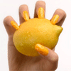 Аватарка лимон в руке