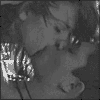 Парень и девушка целуются фото