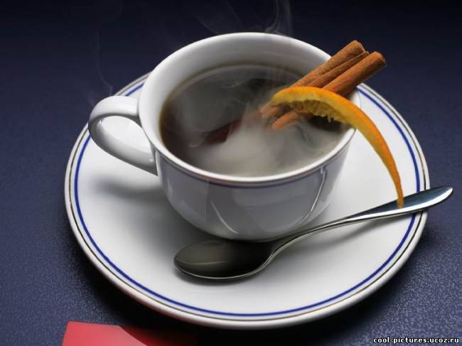 Кофе с лимоном и сладостями