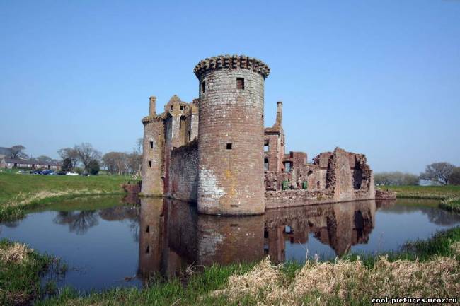 Руины замка на воде
