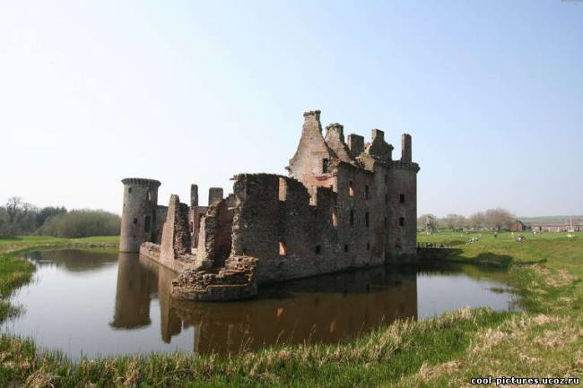 Руины - часть замка на фото