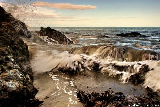 Морские скалы и вода