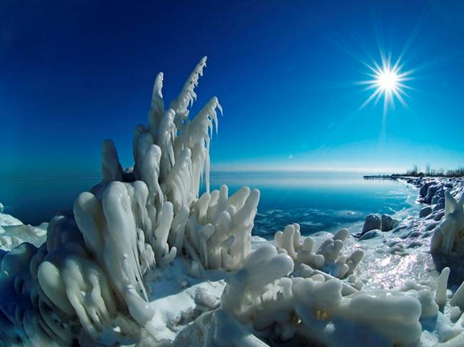 Зимний пейзаж с видом на море