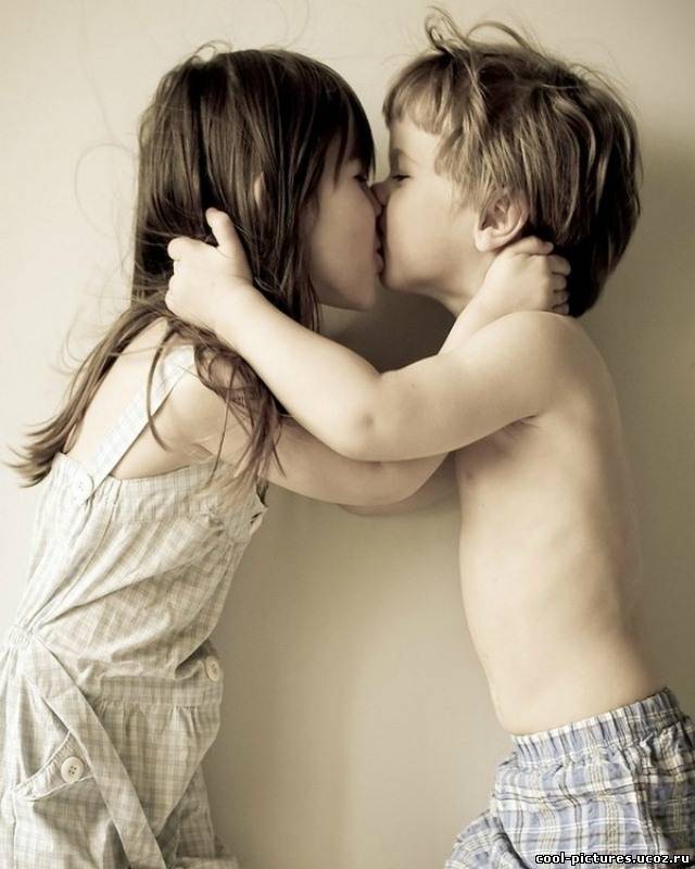 Фото целующиеся дети