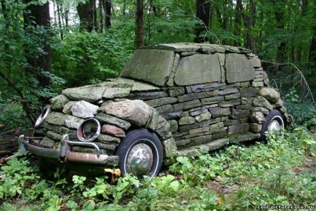 Автомобиль из камней