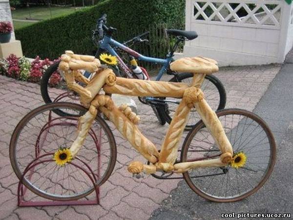 Прикольный велосипед из хлеба