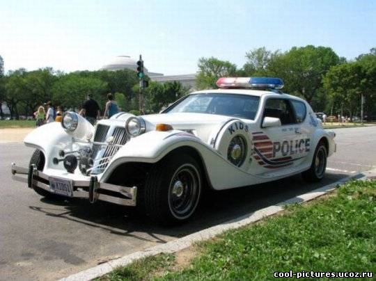 Классический полицейский автомобиль