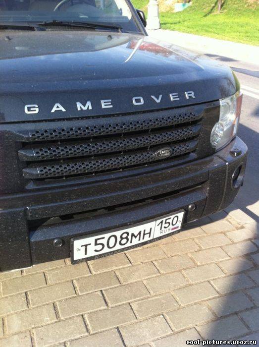 Надпись на джипе - Game Over