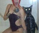 Кот с девушкой в душе